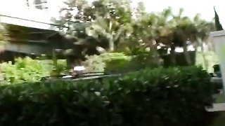 Cận cảnh Melody Marks bú buồi cha dượng đầu hói