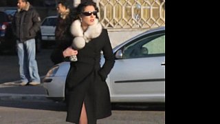 Ông chồng lạc đường không kịp đến nơi cắm trại, để bà xã ở một mình với kẻ ác