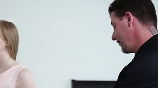 Cô gái ngực lớn gợi cảm! Ăn của quý trong phòng tắm! Mặc quần hở đáy, quan hệ từ phía sau với cái mông to và cặp vú rung chuyển, cận cảnh cô ấy ra vào…