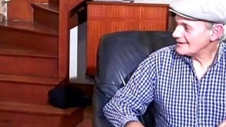 Nữ sếp tâm lý chiều con cặc nhân viên hết mình