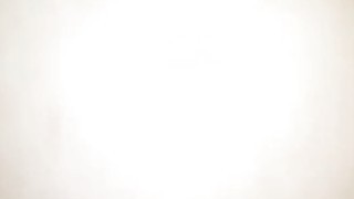 Con đĩ ngực to và vú to! Cái đầu to bằng ngực! Xoay eo và hông, lắc ngực, thủ dâm trên bồn cầu, âm hộ sạch sẽ và không có lông, cọ xát máy rung và rỉ ra chất lỏng màu trắng...