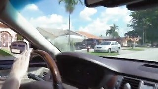 "Ze Ze Feng Shang" là một tiệm massage chân thường xuyên. Phải thuyết phục rất nhiều mới hiểu được!