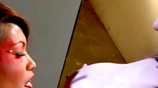 Những cô gái Thái xinh đẹp trước đầu và miệng chuông