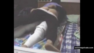 Cô vợ đi vắng thì chị cô vợ đến chơi rồi gạ cậu em rể tắm chung