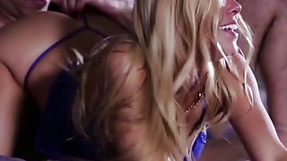 Ông chủ căng tin làm đẹp 49 tuổi