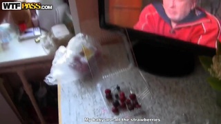 Ngửa lồn cho cậu em dưới quê bú đã cái nư