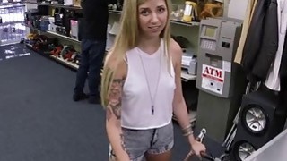 đi đi giã ngoại hè với bố má, cô con gái trộm đồ ở siêu thị và cái kết