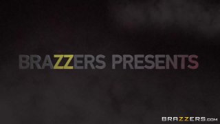 Em họ lâu ngày gặp lại giờ lại là gái bán hoa nổi tiếng