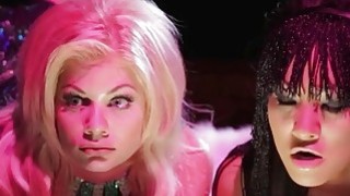 Anh trai “phạt” đứa ghệ học dốt bị điểm kém