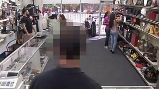 Vợ dâm đãng banh háng cho nhân viên địt