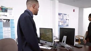 Hình xăm ngực lớn trên mặt những năm 00 mong đợi quan hệ tình dục tập thể