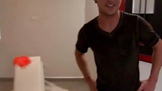 Em ướt ở dưới, em đang đánh rắm, anh đang mặc băng vệ sinh" Lời thoại kích thích và tiếng rên rỉ cực kỳ phấn khích. Người đẹp 98 tuổi thích mặc Hán phục cổ điển bị phát hiện bị quan hệ trong khách sạn sau buổi chụp hình ngoài trời. Thật sự có rất nhiều nước lồn