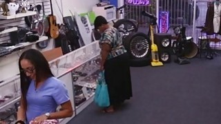 Giúp em kế dọn dẹp nhà cửa nhưng với một điều kiện