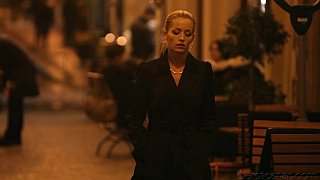 Học sinh nữ gục ngã trước sự điêu luyện của gã biến thái trên chuyến tàu điện