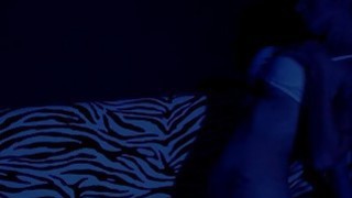 Bị nhốt trong căn phòng ngập rác với tên thất nghiệp biến thái