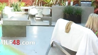 Người phụ nữ trưởng thành ngực to mật ong liên tục thúc đẩy và lên đỉnh, người phụ nữ trưởng thành vẫn còn hương vị