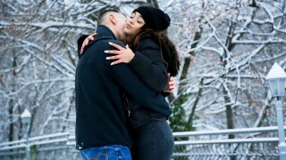 Anh chàng đã đến nhà một đồng nghiệp xinh đẹp để quan hệ tình dục. Cô ấy có thân hình đẹp và âm đạo khít khao. Anh ta đã quan hệ tình dục hai lần liên tiếp và để lộ khuôn mặt hoàn hảo của mình...