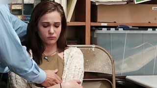 Trộm nhìn em họ tắm thì nữa đêm em ấy mò vào phòng