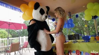 Bố ông chồng dâm dê cùng cô người tình của con trai thiếu thốn tình dục