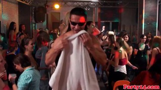 Ồ, bạn thậm chí không thể đợi để được về nhà sao? Bạn gái tôi ép tôi quan hệ với cô ấy trong rừng.