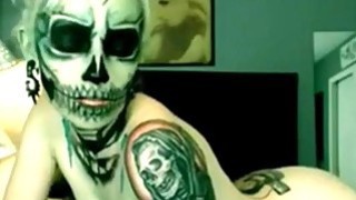 Bắt quả tang em gái vừa xem sex vừa móc