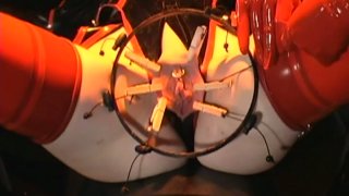 Dì muốn tắm với tôi, dù tôi giờ đây đã dậy thì