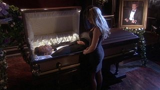 (Xác minh cử chỉ) Từ giường đến cầu thang rồi đến phòng khách, gọi video cho người hâm mộ trong suốt quá trình