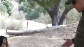 Em hàng xóm có sở thích thả rông hàng họ