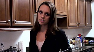 ép em em học sinh nắc để chi trả tiền nợ thuê nhà