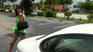 Tin tức rò rỉ mới nhất từ đài truyền hình TP là việc lắp camera trong phòng tắm của bạn cùng phòng để theo dõi cô em gái lau người sau khi tắm. Cô ấy có một thân hình đẹp