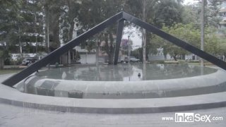 Những cô gái Thái xinh đẹp trước đầu và miệng chuông