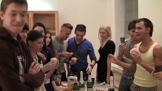 Nện nhau cùng em đồng nghiệp hàng múp sau giờ tăng ca