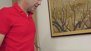 Ngọt ngào và ngoan ngoãn [Chị hàng xóm] Sự cám dỗ hiếm có ở phòng thu phí, mông đào hàng đầu, quỳ trên ghế