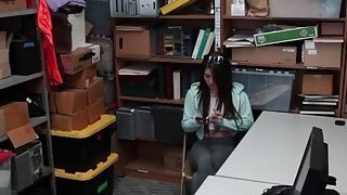 Jingdong Films JD-124 Cô gái trẻ xinh đẹp bị một kỹ thuật viên nam dụ dỗ và lừa dối bằng nhiều cách khác nhau