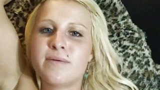 Người mẫu Thái Lan dễ thương bị anh chàng mát-xa quan hệ