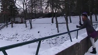 Chán ngấy với Gã chồng yếu sinh lý, Người vợ bí mật thuê trai trẻ về phục vụ