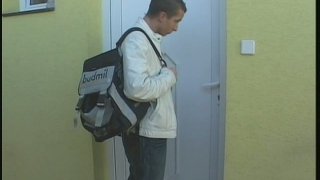 Nừa đêm lén bú lồn chị gái mông to nhiều nước