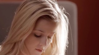 Anh chàng da đen đã hẹn gặp một người đẹp gợi cảm vào đêm khuya. Anh ta từ từ cởi quần áo, nhấc mông lên để liếm và đụ cô một cách mạnh bạo...