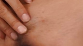 Hai chị em trông trong sáng của thập niên 00, một người trông hơi giống Địch Lệ Nhiệt Ba, quan hệ tình dục với bạn thân nam của cô ấy