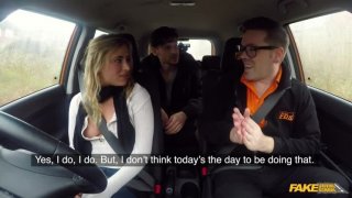 Người phụ nữ xinh đẹp trong bộ sườn xám! Nhận phòng khách sạn và quan hệ tình dục với bạn tình! Cô ấn đầu, ngậm sâu miệng vào, chủ động cưỡi lên, xoay vòng eo thon thả, nhấc chân lên đẩy vào âm hộ rồi đụ thật mạnh...