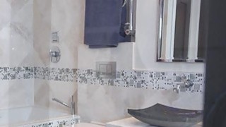 Đang sơ múi thì chồng em đi làm về