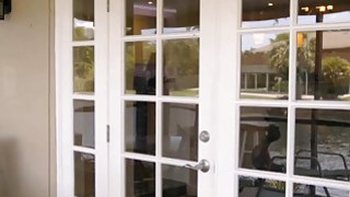 Em hàng xóm say xỉn vào nhầm nhà ông chú ế vợ