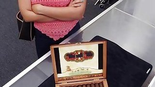 đằng sau một công ty mai mối hôn nhân lại là một kẻ biến thái chuyên tẩy não