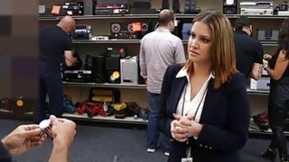 Tôi phun máy rung khắp phòng khi tôi xuất tinh