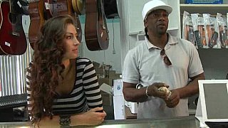 Cậu thích địt lồn tớ hay là lồn cậu ấy