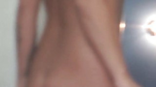 Tôi chuyển 3800 tệ qua WeChat để mời một cô gái điếm gợi cảm cấp nữ thần đến khách sạn. Cô bé của cô hồng hào và mềm mại, cơ thể cô cân đối, và cô rên rỉ trong khoái cảm theo nhiều cách khác nhau...