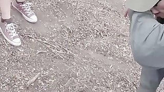 Quan hệ với cô kỹ thuật viên ngọt ngào, kéo váy cô ấy lên, chạm vào âm hộ của cô ấy, xoa ngực cô ấy và thổi kèn cho cô ấy, dang rộng chân cô ấy và rên rỉ, nâng mông cô ấy lên và thúc mạnh