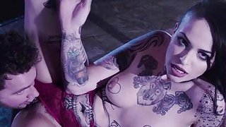 Vợ dâm đãng banh háng cho nhân viên địt