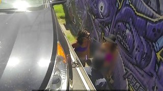 Nữ thần ngực khủng ngọt ngào và gợi cảm bóp quần và để lộ hai bầu ngực bên ngoài, kéo quần lót sang một bên và cưỡi trên một con cặc giả để bôi sữa chua lên âm hộ của cô ấy