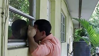 Người phụ nữ trẻ đẹp này có bộ ngực lớn, đầy đặn và thân hình cân đối. Nó khiến bạn cương cứng khi nhìn cô ấy. Tính tình dịu dàng của cô ấy cùng việc vuốt ve và hôn lên cơ thể cô ấy thật tuyệt! Lắp đạn vào và bắn bao nhiêu tùy thích...